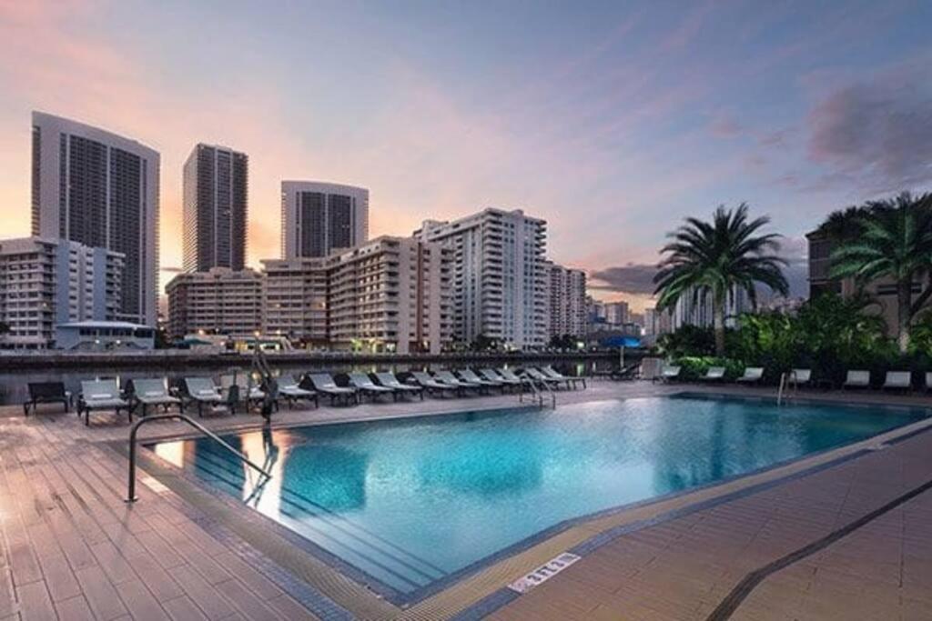 Ocean Views - Pool & Gym - Pet Friendly - Close To Beach Hallandale Beach Bagian luar foto