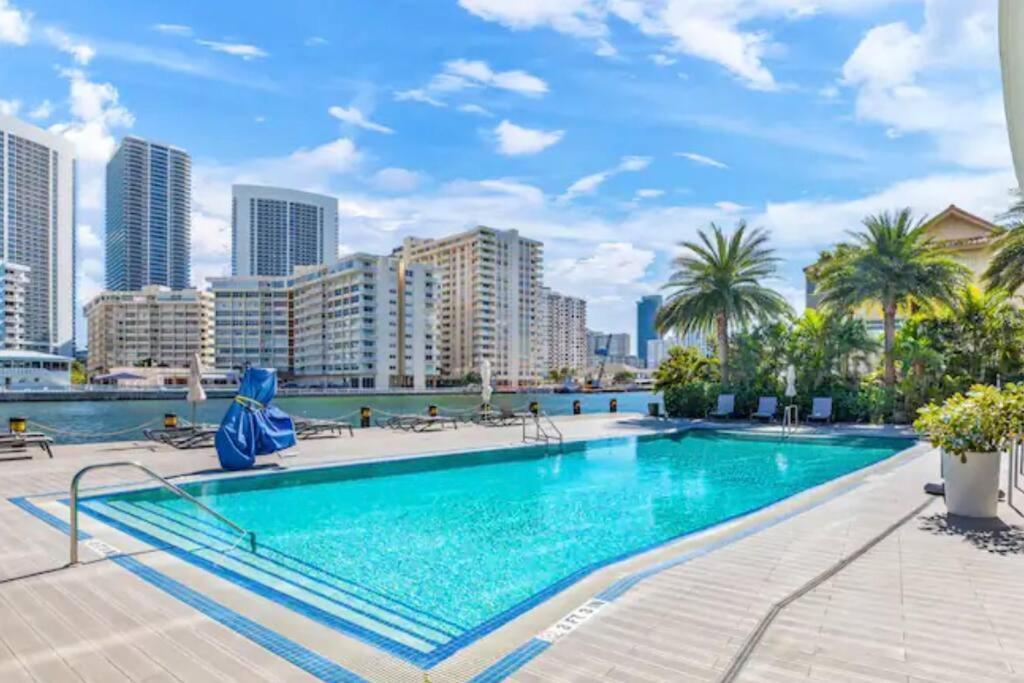 Ocean Views - Pool & Gym - Pet Friendly - Close To Beach Hallandale Beach Bagian luar foto
